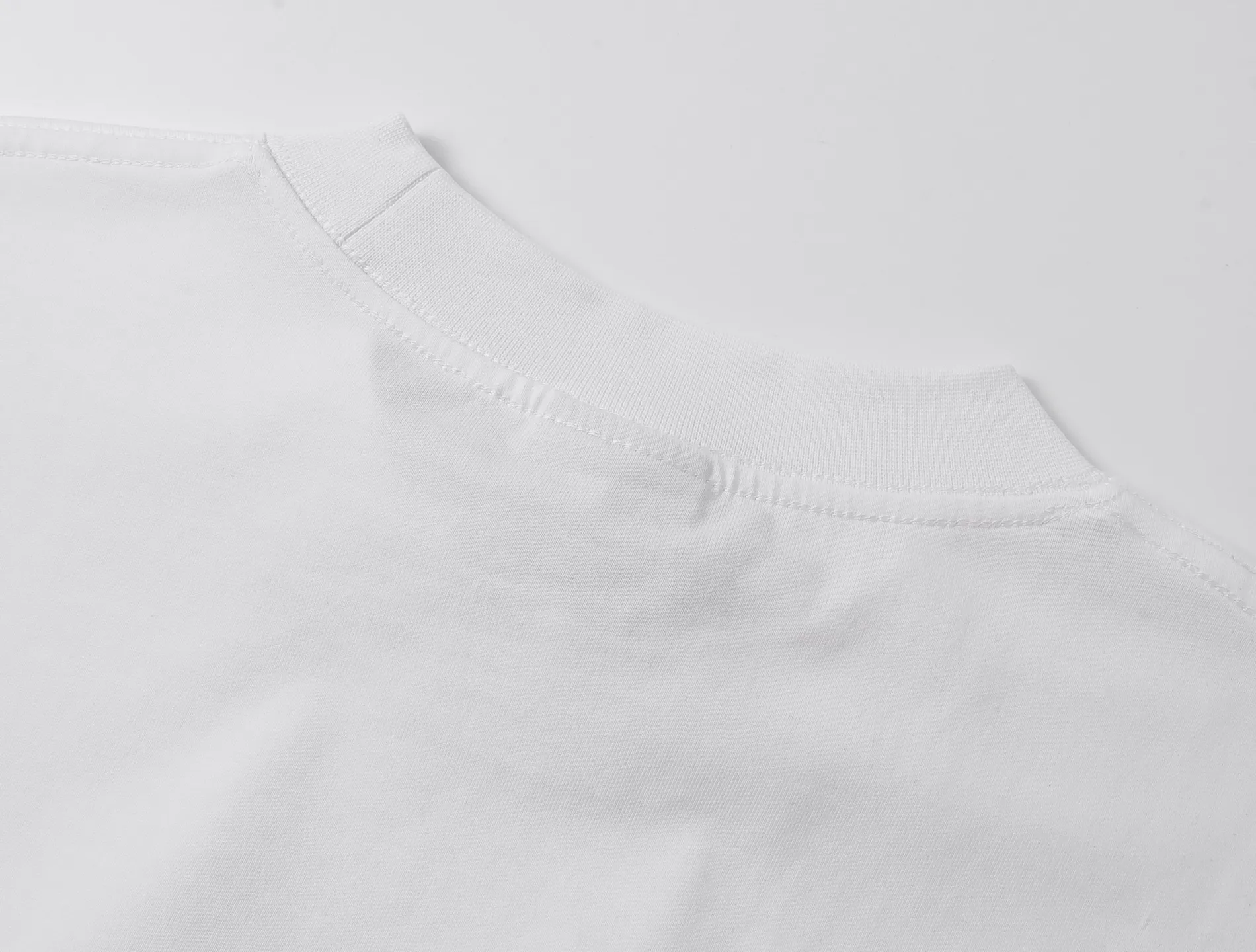 【 . Quality】BALENCI*GA/ .SS 26 New Arrival 。 LOGO T 。 . Authentic 。 ！ ZP 。 260 ， . ， ， 。 。 ， 。 OS . Same Style ：BL 263785 ：White Size：XS S M L